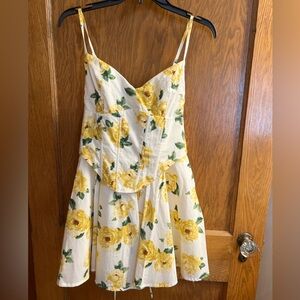 Windsor women’s size small White and Yellow floral Dress. NWT
